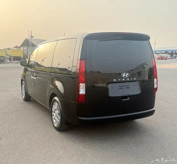 هونداي استاريا 2022 ديزل 12 راكب شبه جديد للبيع 5