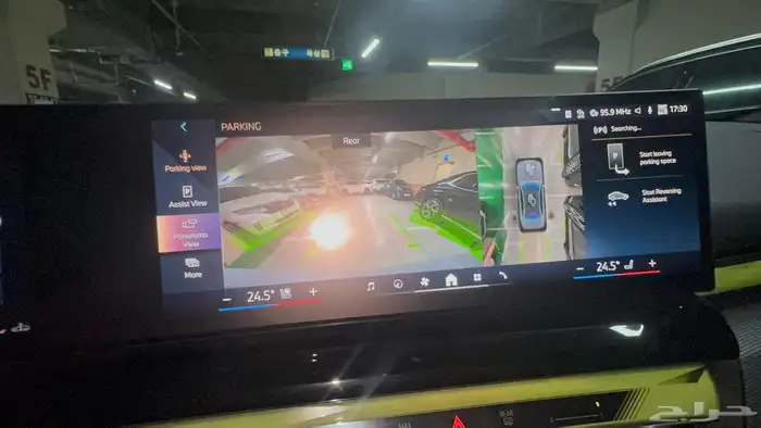 مملوكة لدي العصيمي قيد الشحن BMW520i mkit 2025 8