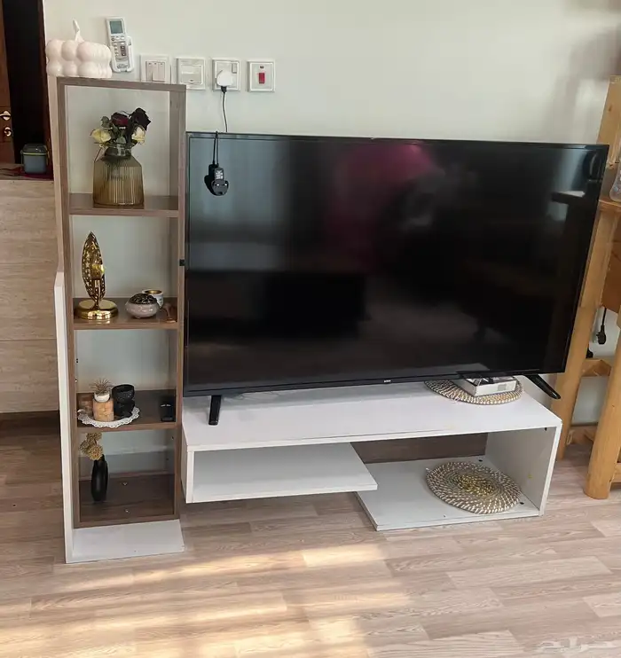 للبيع طاوله مع طاوله تلفزيون 2