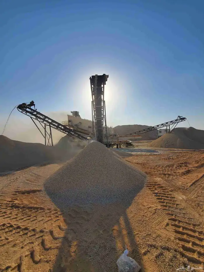 رمل احمر رمل لياسه رمل بناء بحص زيرو دفن ورص صبيز غربال 0