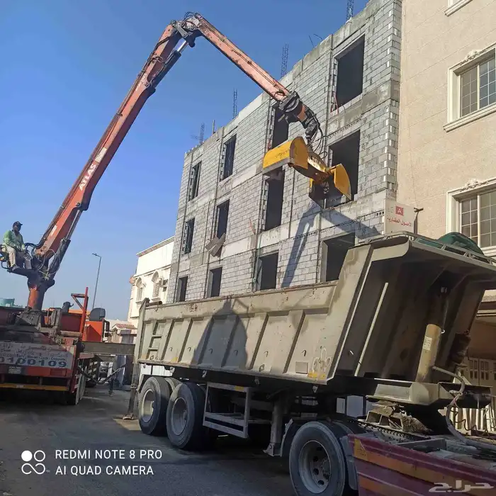 كرين كباش لرفع مواد البناء في رمل مساح رقم واحد رمل دفان 8
