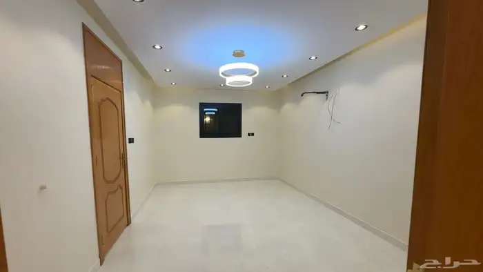 دور ارضي للبيع 6 غرف وصاله ومشب بحي البوادي 11