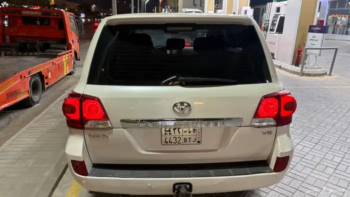 جيب لاندكروزر 2014 gxr 3 11