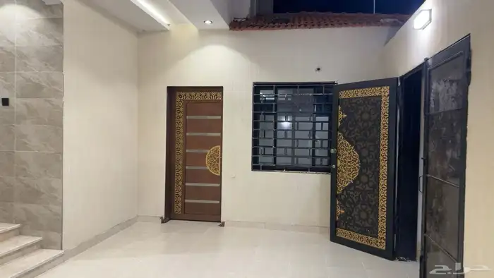 دور ارضي للبيع 6 غرف وصاله ومشب بحي البوادي 1