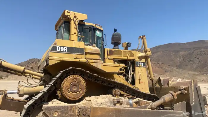 بلدوزر صغير وكبير D9R وحجم 155 للإيجار 1