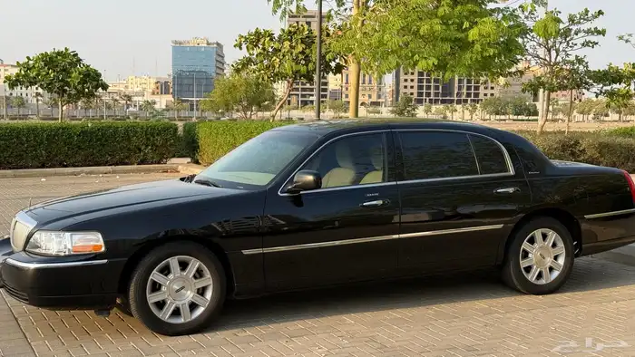 لنكولن تاون كار 2011 3