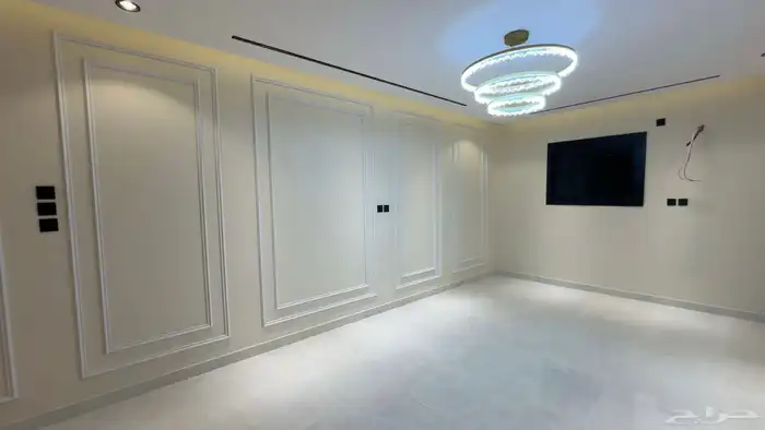 دور ارضي للبيع 6 غرف وصاله ومشب بحي البوادي 9