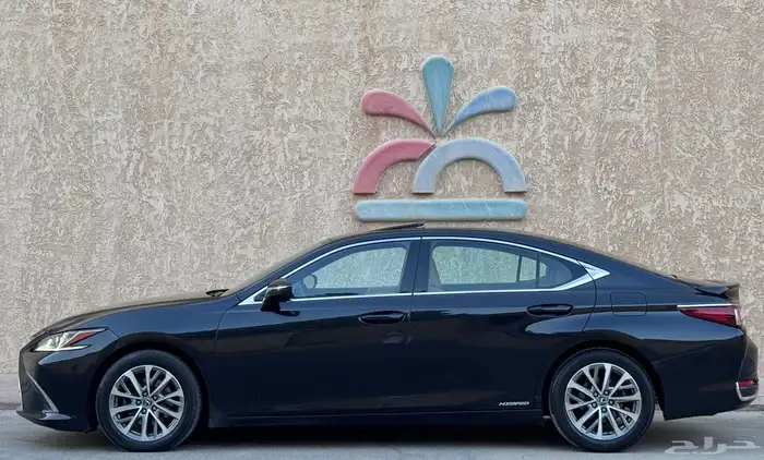 لكزس ES300 H 2022 بحالة ممتازة 6