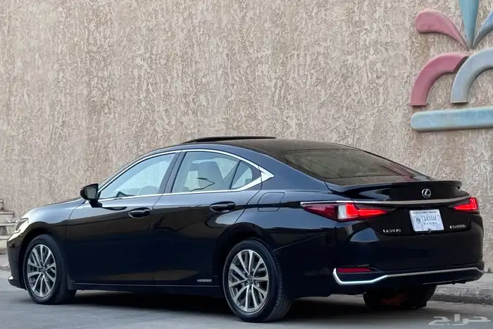 لكزس ES300 H 2022 بحالة ممتازة 7