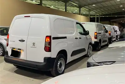 ((يوجد لدينا مجموعه من بيجو بارتنر 2023 بضاعه)) index