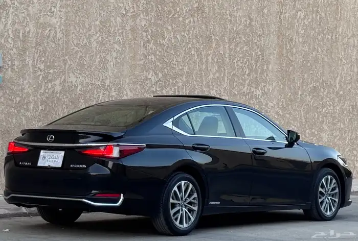 لكزس ES300 H 2022 بحالة ممتازة 10