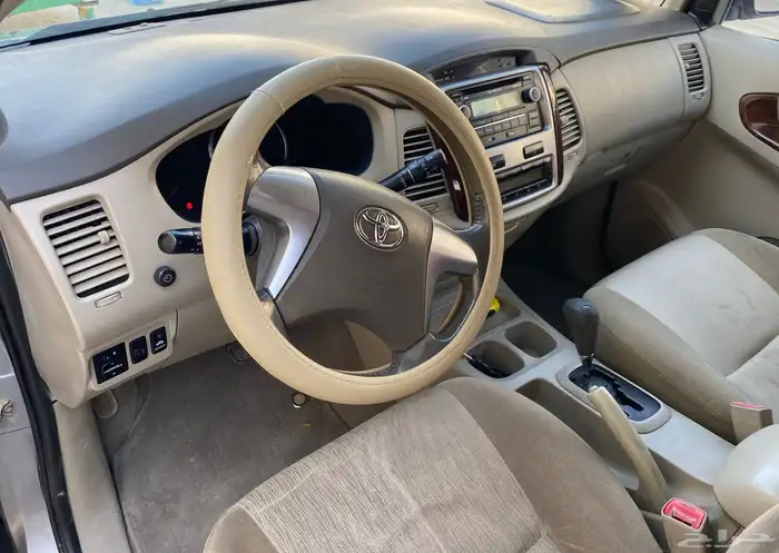 للبيع تويوتا انوفا موديل 2015 9