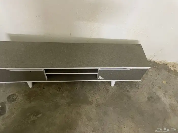 للبيع دولاب شاشة جديد 2