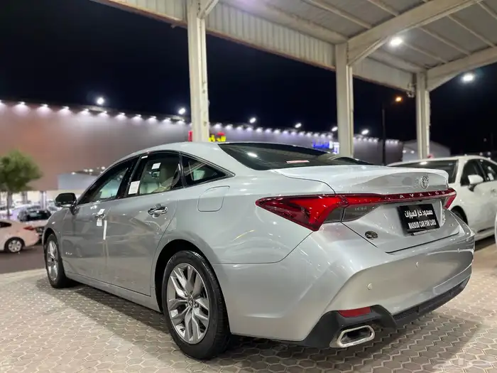 تويوتا افالون 2022 13