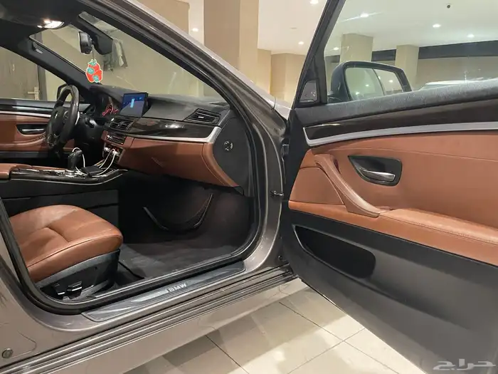 للبيع بي ام 530i 2013 26