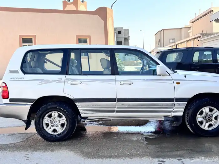 جيب لاند كروزر 2002 2