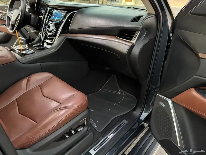 اسكاليد 2019 بريميوم (ملكي) الجميح نظيف جدا 60