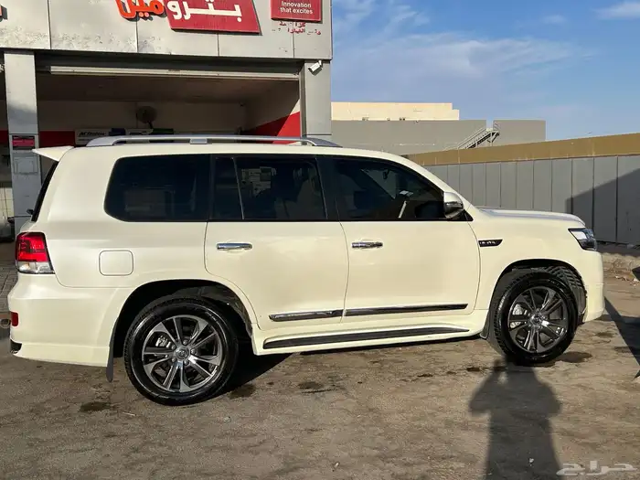 لاندكروزر GXR 2021 بلص 6 سلندر 11