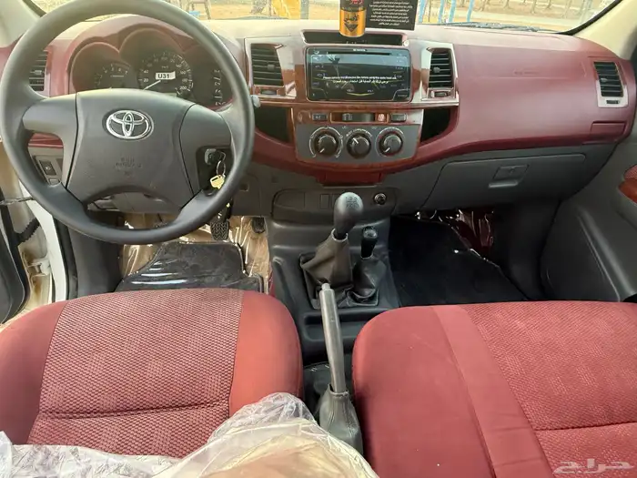 تويوتا هايلوكس 2015 S_GLX دبل سعودي شبه جديده مخزنه 24