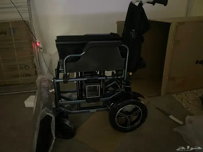 كرسي كهربائي متحرك لذوي الاحتياجات الخاصه 17