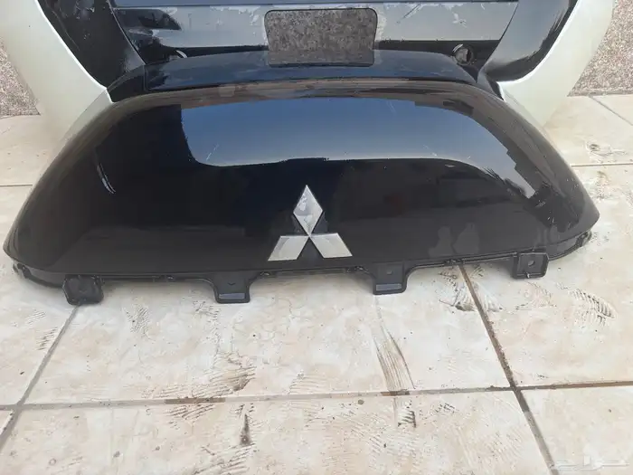 غطاء خلفي مع القاعدة باجيرو 2017 2