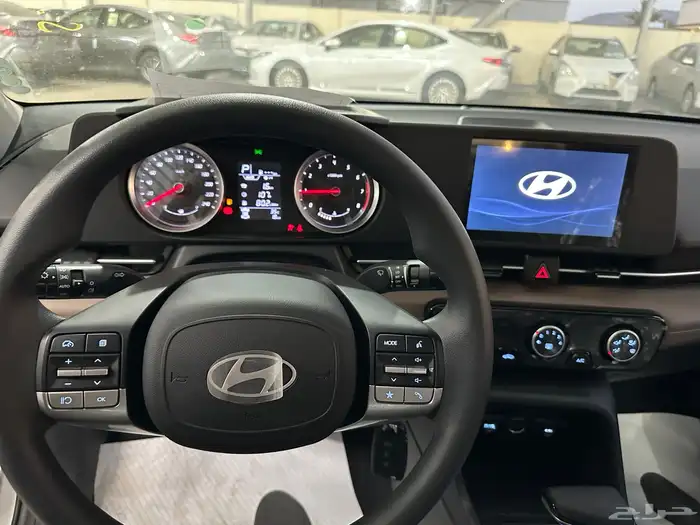 هيونداي اكسنت استاندر ابيض سقف اسود موديل 2026 15