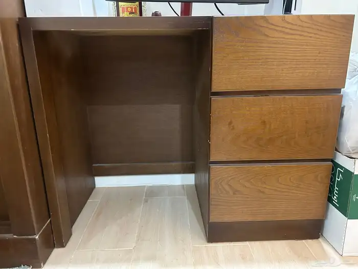 مكتب مستعمل للبيع 0