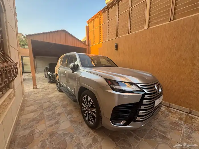 لكزس LX600 2023 0