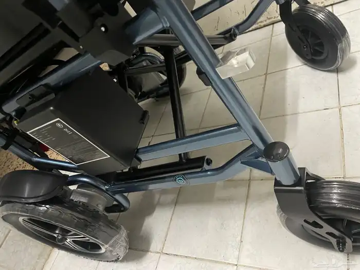 كرسي كهربائي متحرك لذوي الاحتياجات الخاصه 7