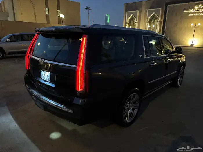 اسكاليد 2019 بريميوم (ملكي) الجميح نظيف جدا 40