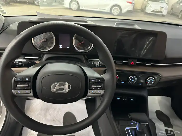 هيونداي اكسنت استاندر ابيض سقف اسود موديل 2026 14