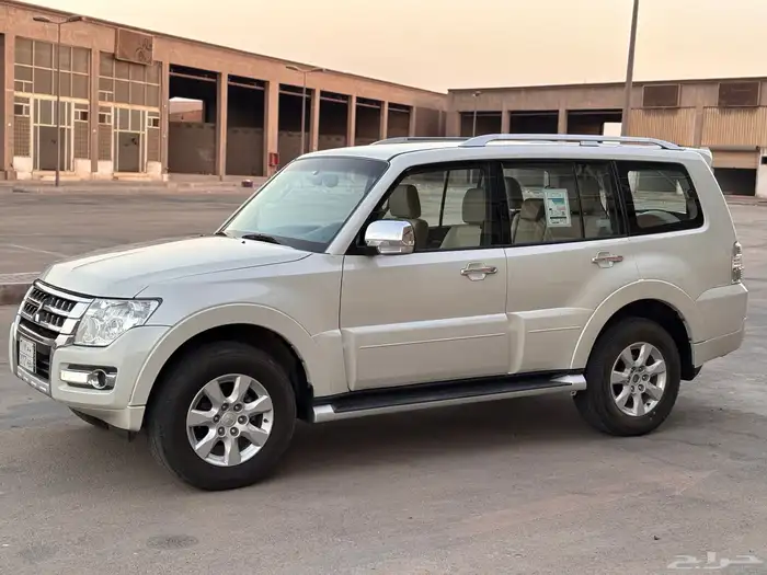 ميتسوبيشي باجيرو GLS 2022 3