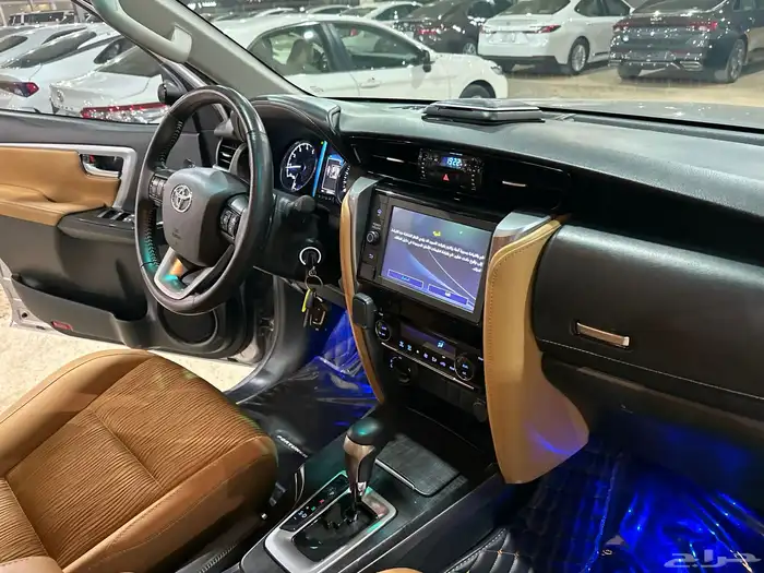 تويوتا فورشنر VX موديل 2023 عداد قليل بحالة الوكالة 29