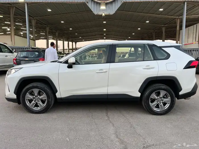 تويوتا راف فور 2022 استاندر دبل بنزين 4