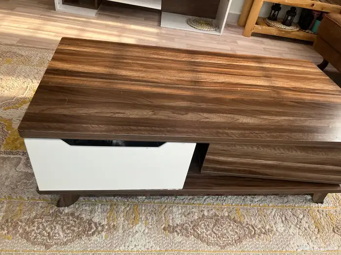 للبيع طاوله مع طاوله تلفزيون 0