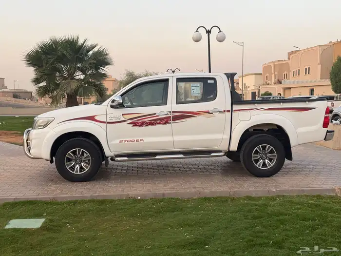 تويوتا هايلوكس 2015 S_GLX دبل سعودي شبه جديده مخزنه 5