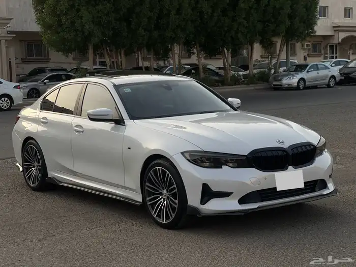 بي ام دبليو 320i 2022 1
