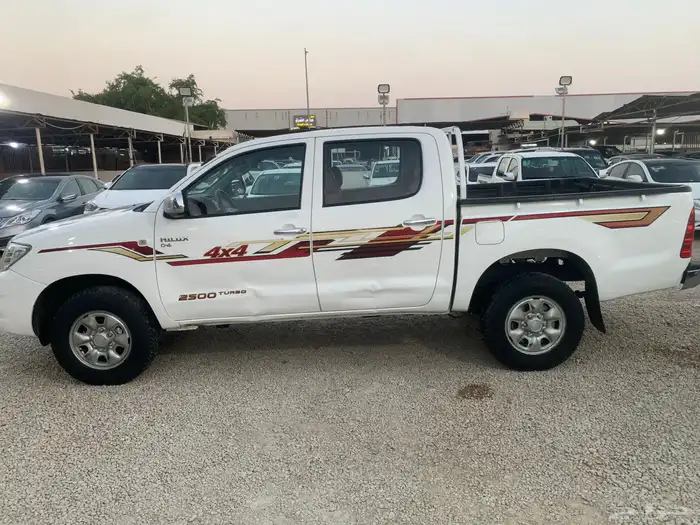 تويوتا هايلوكس دبل ديزل ( نظيف ) 3