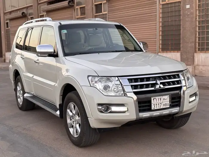 ميتسوبيشي باجيرو GLS 2022 11