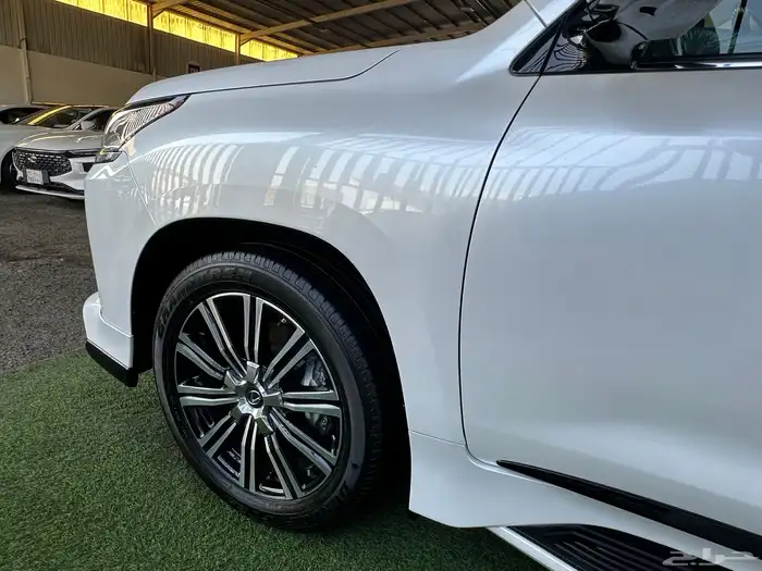 جيب لكزس مخزن ماشي قليل 26 ألف كم أخو الجديد بحاله الوكاله 54