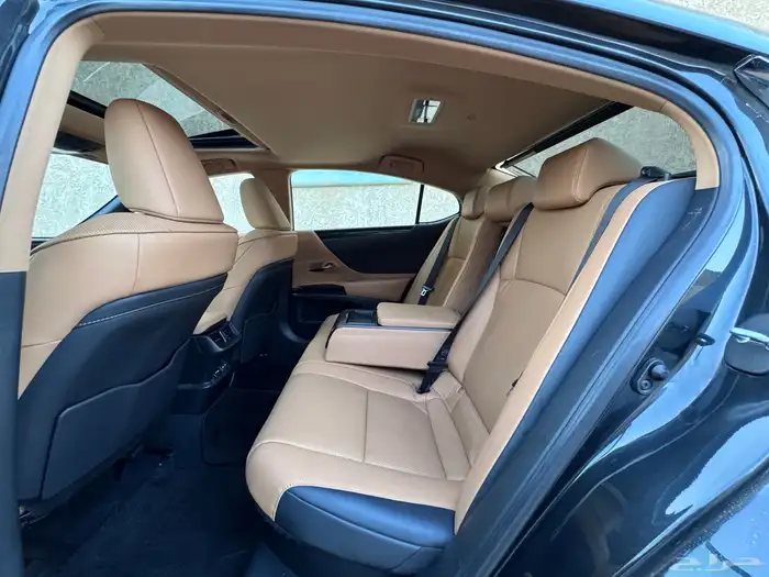 لكزس ES300 H 2022 بحالة ممتازة 24