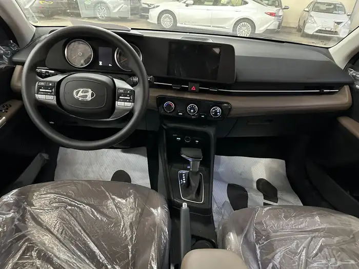 هيونداي اكسنت استاندر ابيض سقف اسود موديل 2026 7