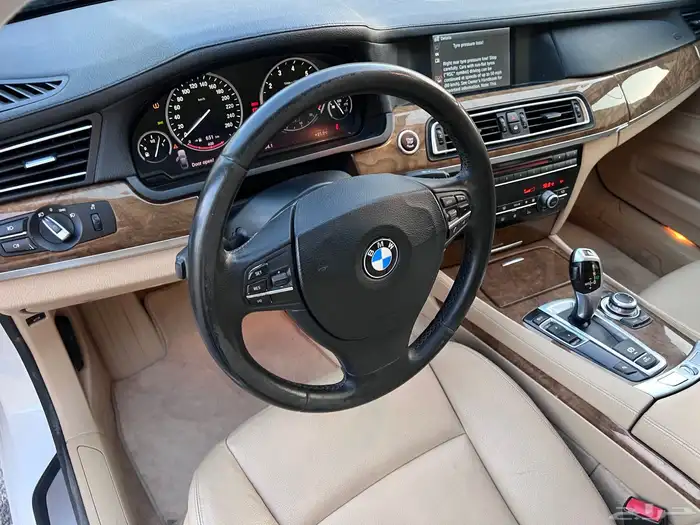 BMW 730Li 14
