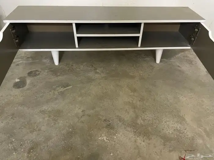 للبيع دولاب شاشة جديد 1