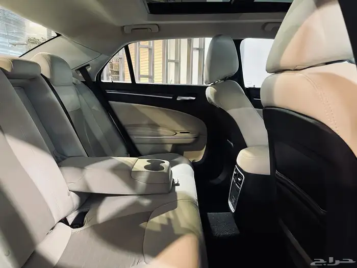 كرايزلر C300 V6 2015 11