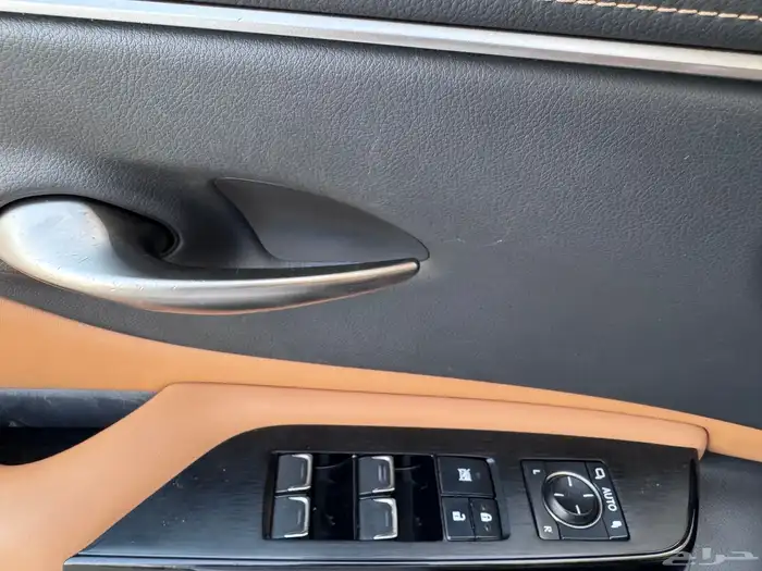 لكزس ES300 H 2022 بحالة ممتازة 20