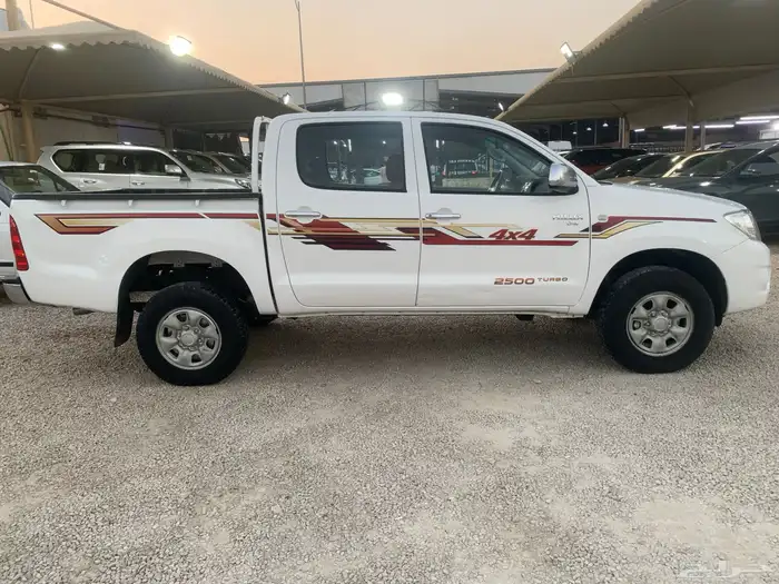 تويوتا هايلوكس دبل ديزل ( نظيف ) 2