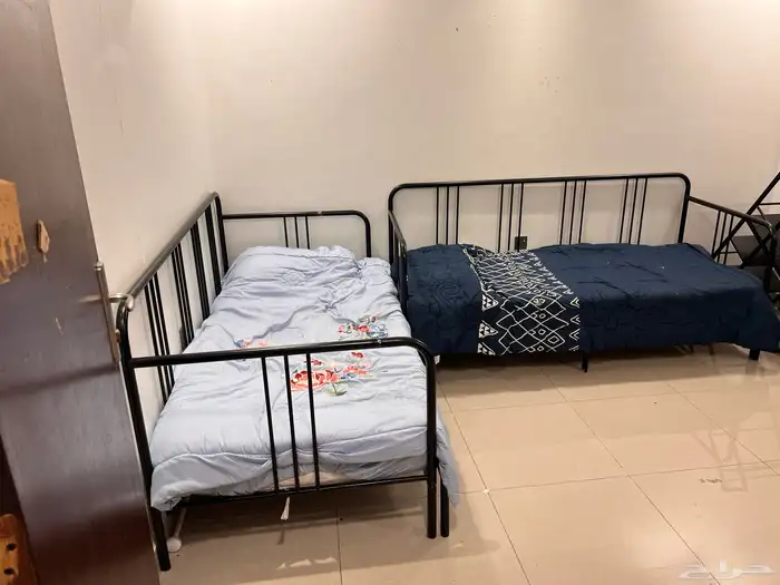 كنب وشاشةومجالس وثلاجةوغسالة مواعين وغسالة ملابس وغرفة نوم 0