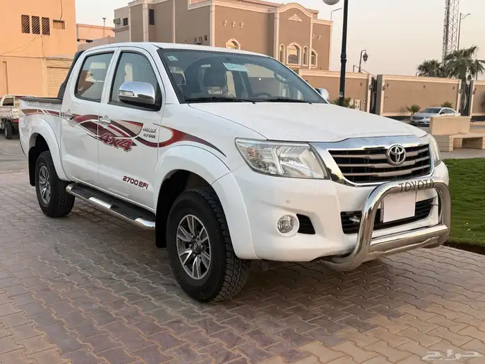 تويوتا هايلوكس 2015 S_GLX دبل سعودي شبه جديده مخزنه 4