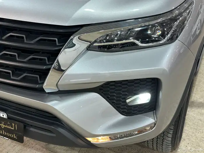 تويوتا فورشنر VX موديل 2023 عداد قليل بحالة الوكالة 6